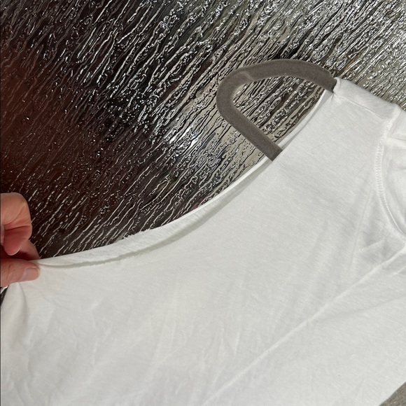 Mate the label Women's White Sleeveless Top in medium. - Picture 7 of 7